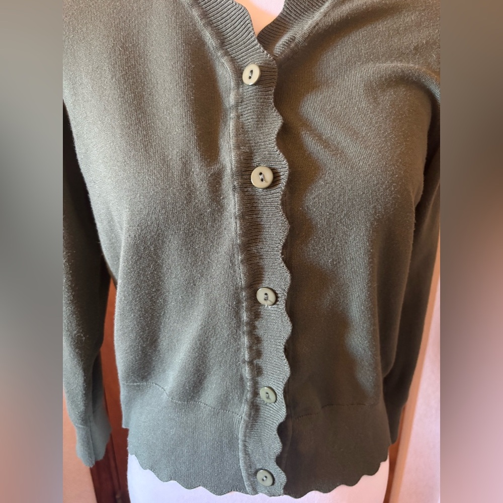 Green Scalloped Edge Cardigan - Picture 7 of 8